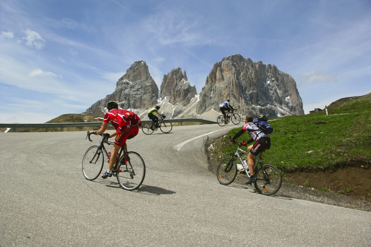 Sellaronda 2026: Guida Completa agli Eventi di Bici e Sci in Val di Fassa