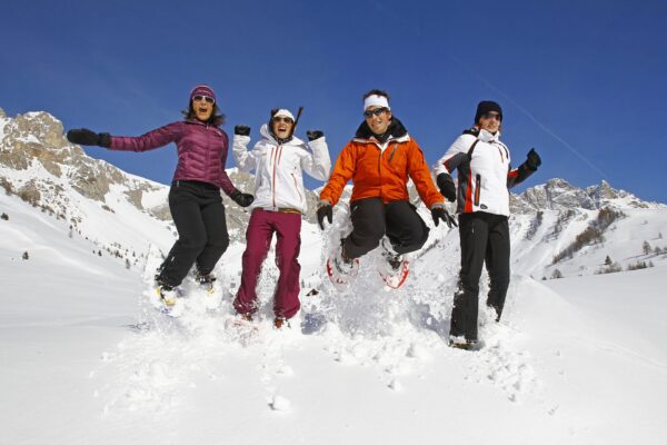 Passeggiate con le Ciaspole in Val di Fassa: Itinerari Incantati e Consigli Utili